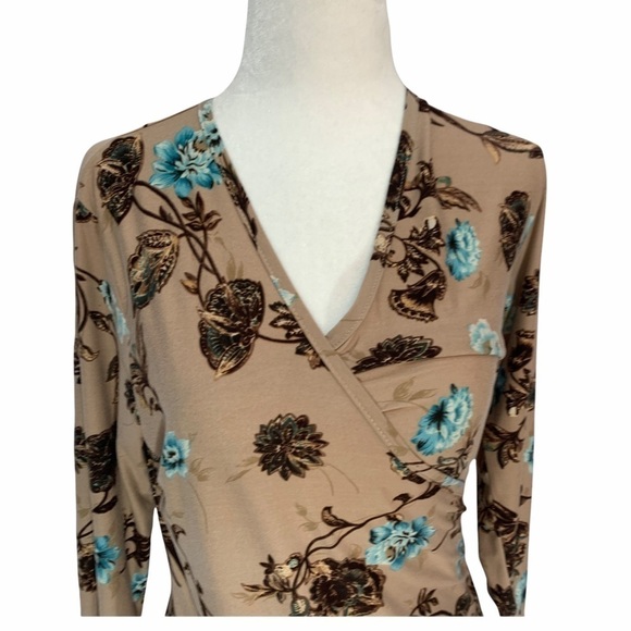 RIPE Australia 💙V-Neck Cross Over V-Neck Beige Floral Top S - Picture 3 of 9